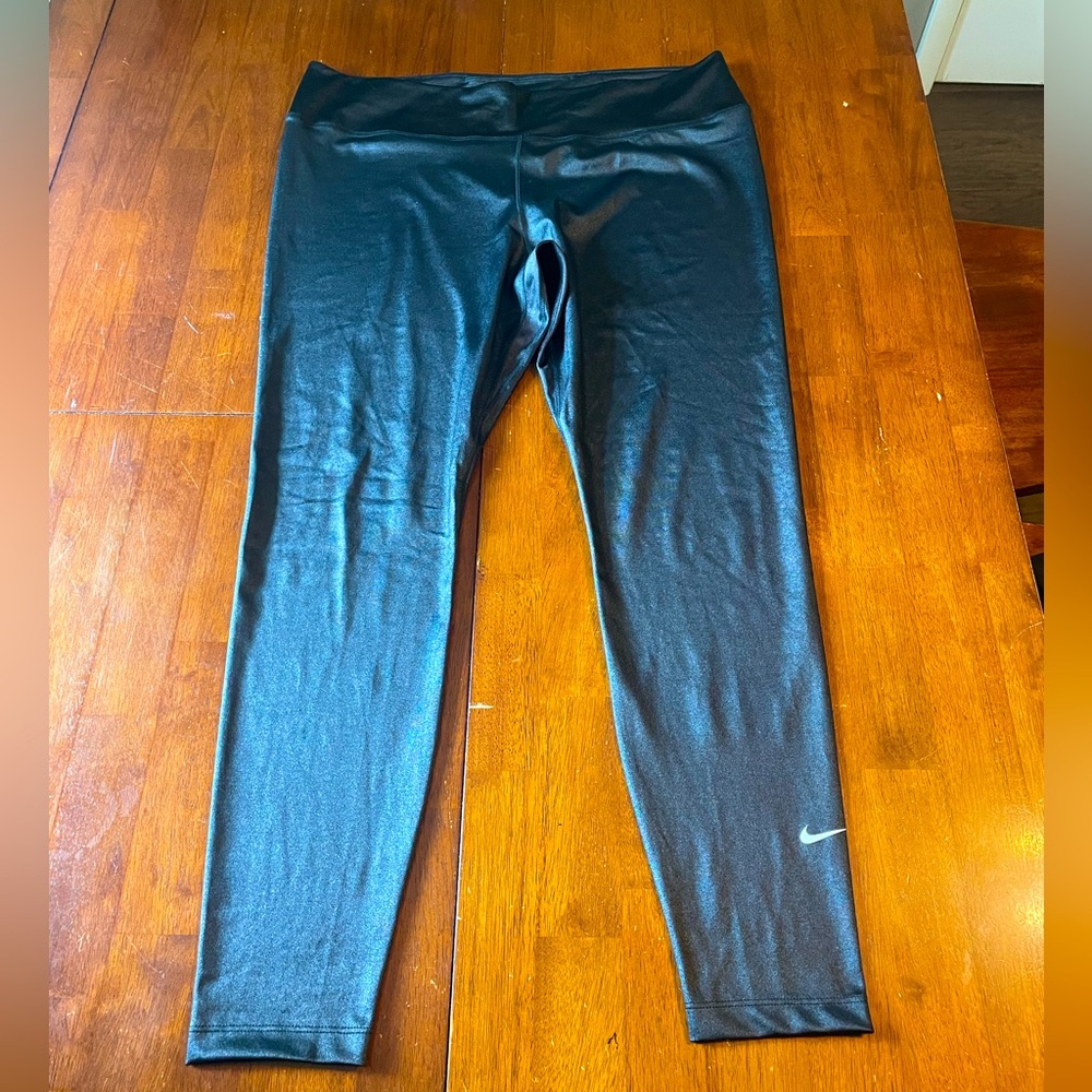 Black Nike leggings